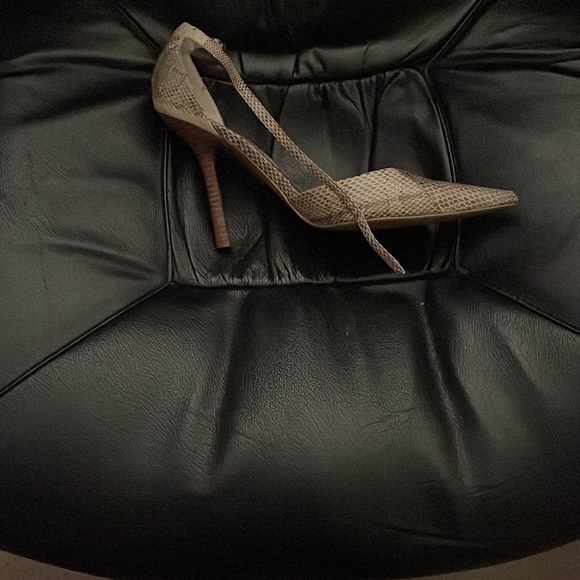 Messed up my back can’t wear them anymore - Picture 3 of 11